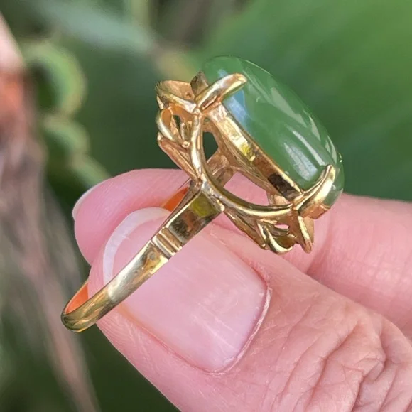 Nephrite jade color cabochon gold tone cocktail ring - Picture 5 of 11